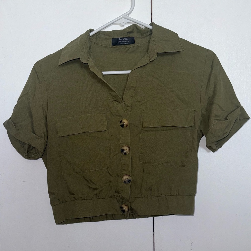 🔴4/$16: Bershka Army Green Crop top
